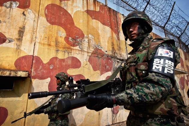 Park Jongwoo: DMZ. Demilitarized Zone of Korea
(c) 2017 Park Jongwoo
Book published by Steidl 2017