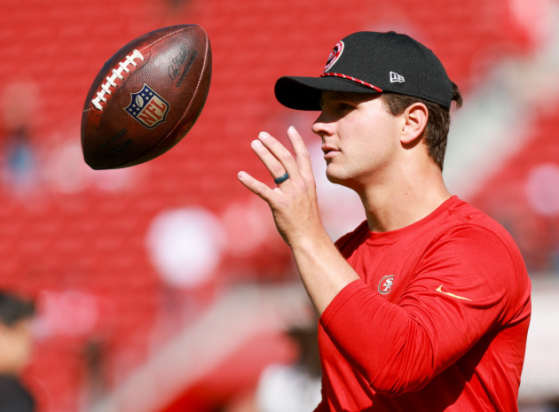 San Francisco 49ers Quarterback Brock Purdy in warm up mode. Canon R3, Sigma 120-300mm lens @ 300mm. 1/2000s @ f4.5, ISO 200.
