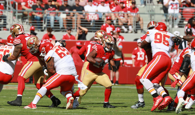 Forty Niners running back Jordan Mason breaks through the line. Canon R3, Sigma 120-300mm lens @ 300mm. 1/1250s @ f5, ISO 125.