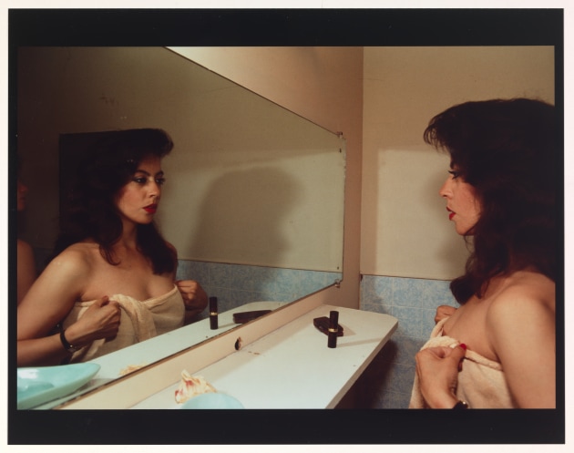 Image: Nan Goldin, Sandra in the mirror, New York City, 1985. (Supplied by NGA)