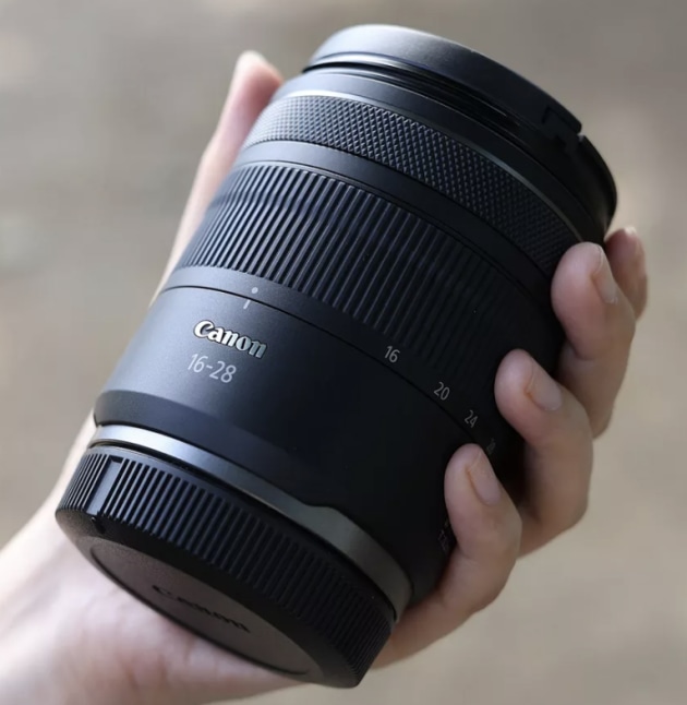 Classed not only as cheaper, but as an 'all-day carry' lens – which weighs (445g) close to half the weight of the RF15-35mm F2.8L IS USM (840g) 