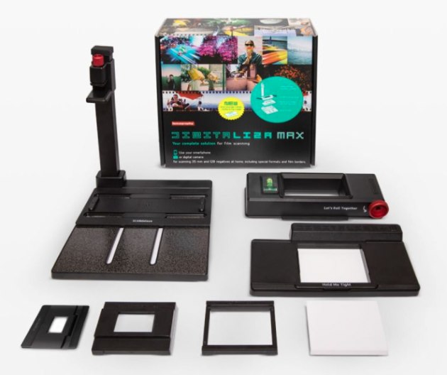 DigitaLIZA Max pack includes the smartphone stand.